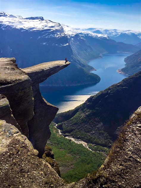 Trolltunga guided hike .